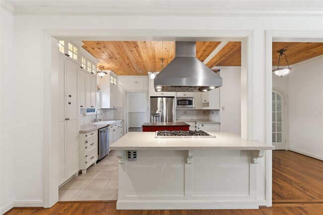 Building Photo - 6666 Fairfield St