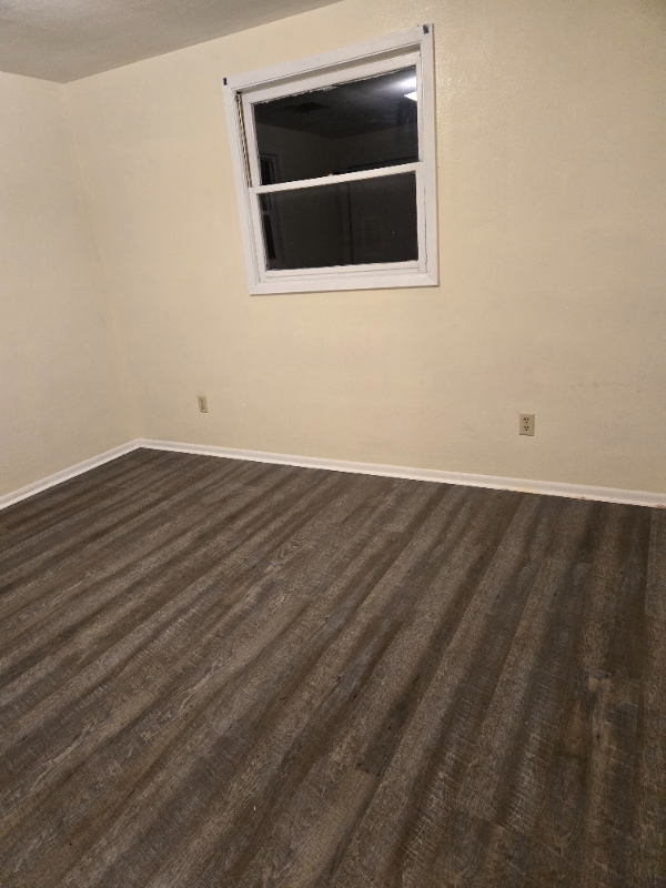 Building Photo - 513 N Oak Ave