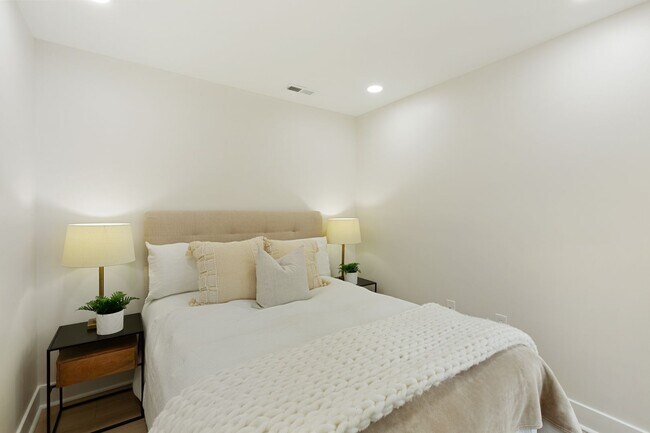 Building Photo - STUNNING 4 Level Fells Point Rowhome! WITH...