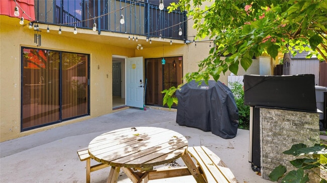 Building Photo - 23048 Oxford Pl