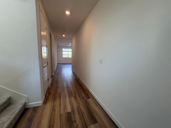 Building Photo - Beautiful 4 Bedroom 3 Full bath House with Solar in Gated Antioch Community