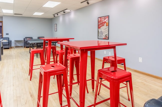 Amenity Suite & Study Lounge - Varsity Campus Apartments