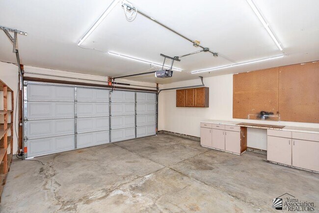 Building Photo - 1420 W 15th St
