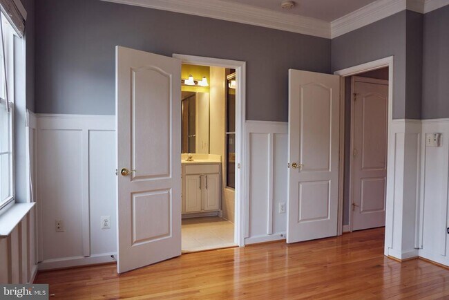 Building Photo - 4324 Talmadge Cir