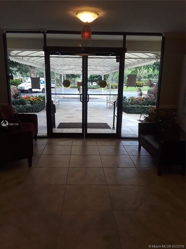 Building Photo - 3499 Oaks Way