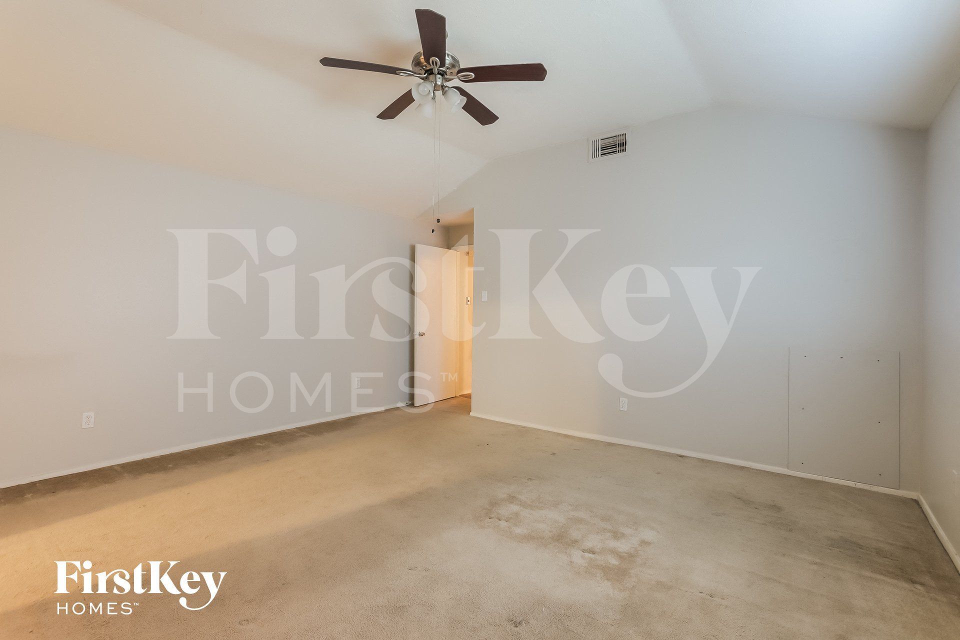 Building Photo - 2026 Summer Pl Dr