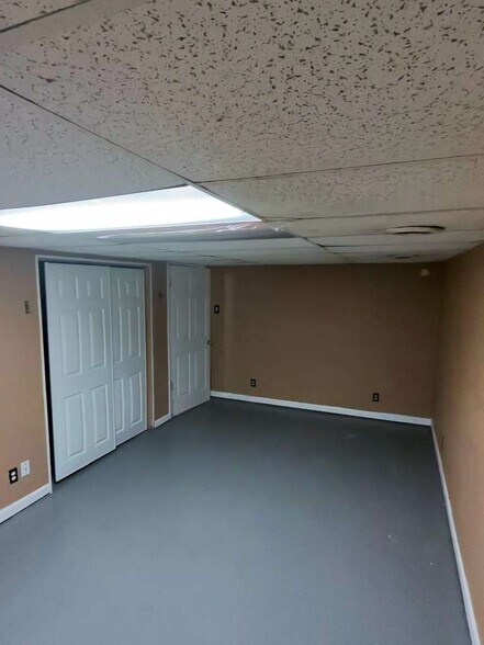 Building Photo - 10421 Renfrew Dr