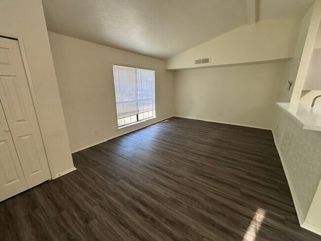 Building Photo - 2517 Limestone Dr