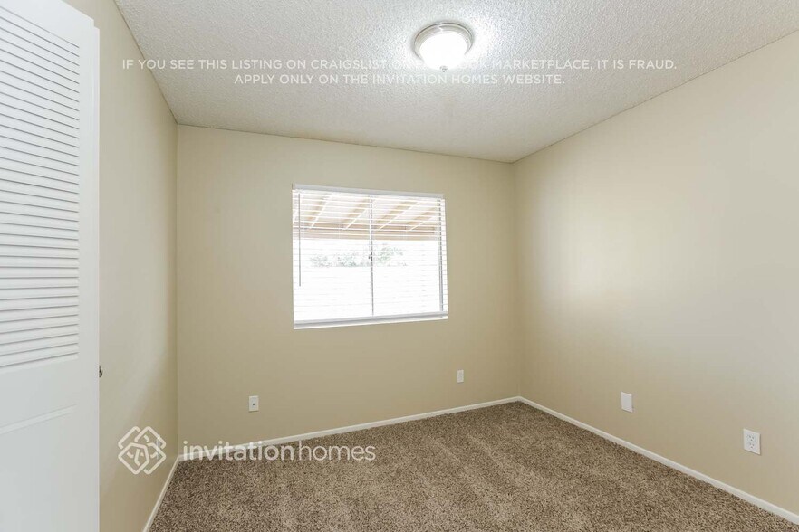 Building Photo - 2340 W Portobello Ave