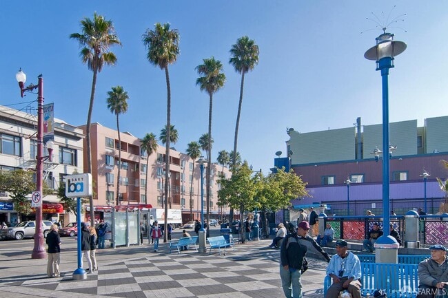 Building Photo - 2205 Bryant St