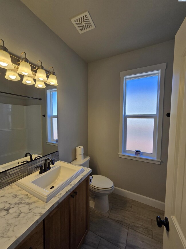 Building Photo - Short Term Rental Rental in Kennewick w/Lawn Care