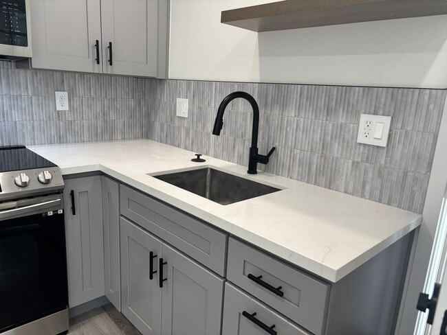 Interior Photo - Lake St, 1219