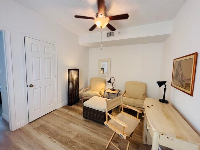 Building Photo - 2040 Greenview Shores Blvd
