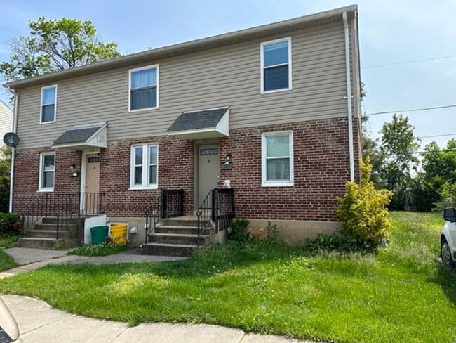 Primary Photo - 851 Tioga St