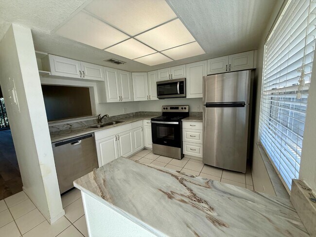 Building Photo - 820 Virginia St