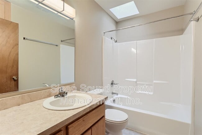 Building Photo - 4626 SW Condor Ave