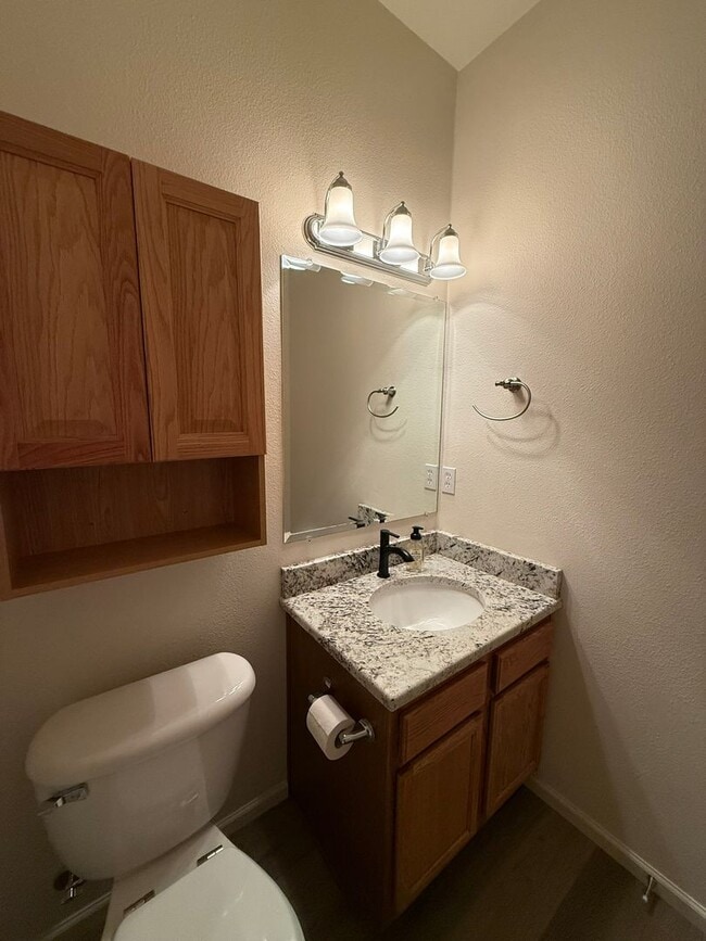 Building Photo - Freshly Updated Four Bedroom