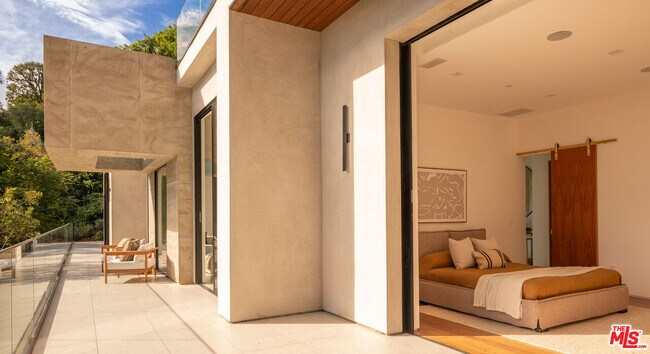 Building Photo - 12752 Mulholland Dr