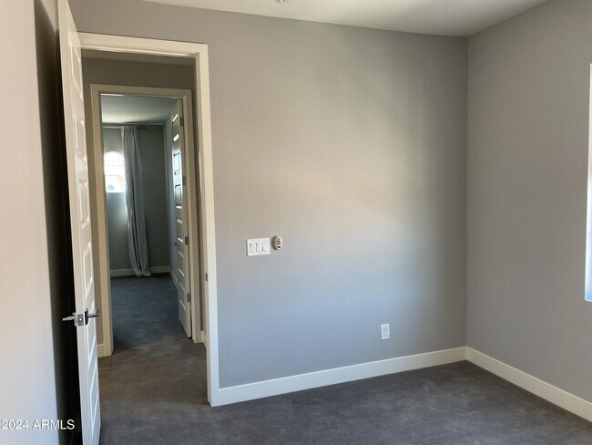 Building Photo - 4624 E Vista Bonita Dr