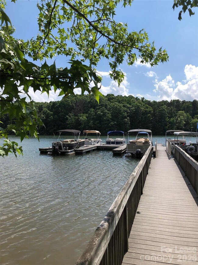 Building Photo - 113 Lake Davidson Park