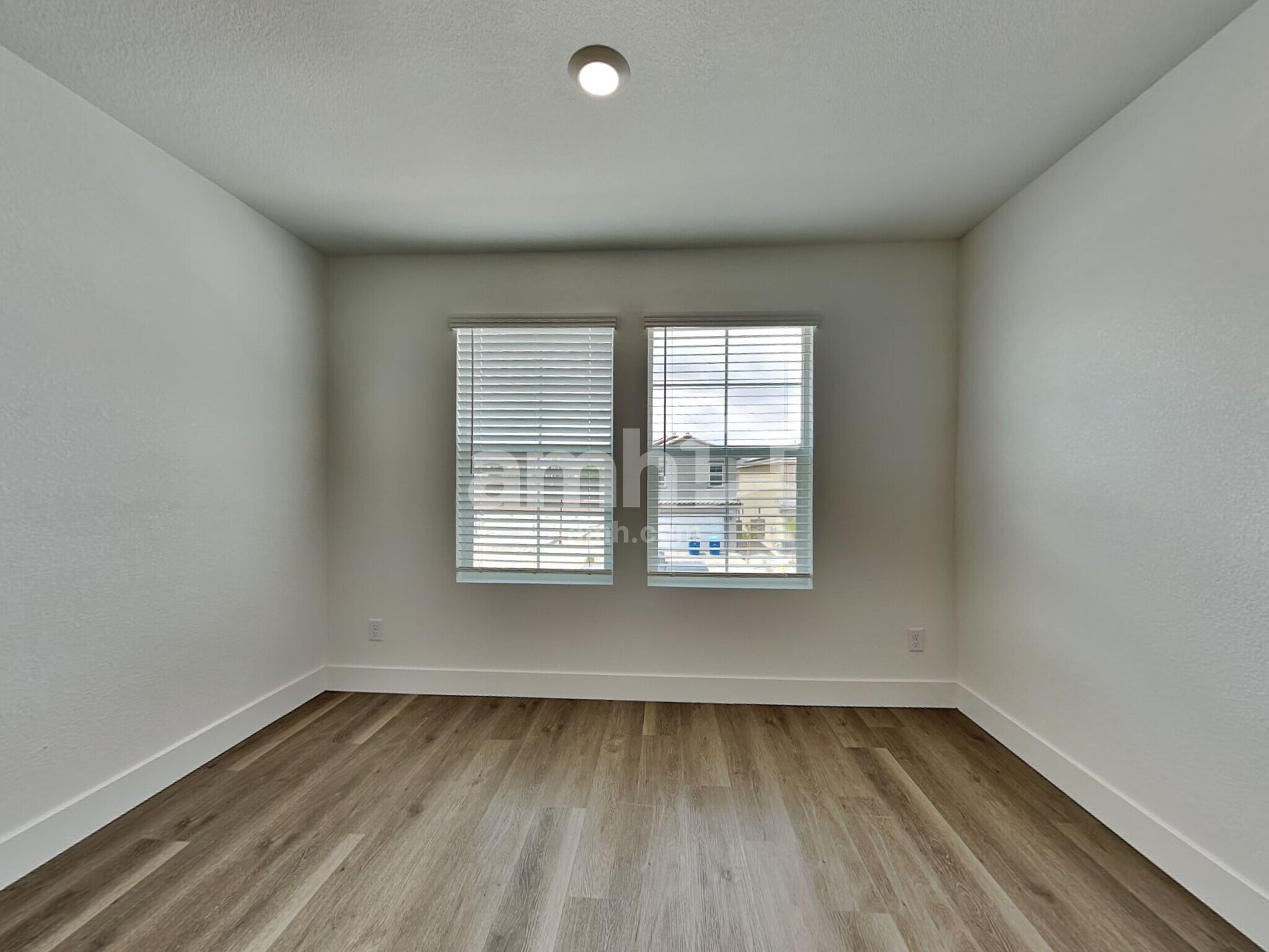 Building Photo - 5848 Vaes Dothrak St