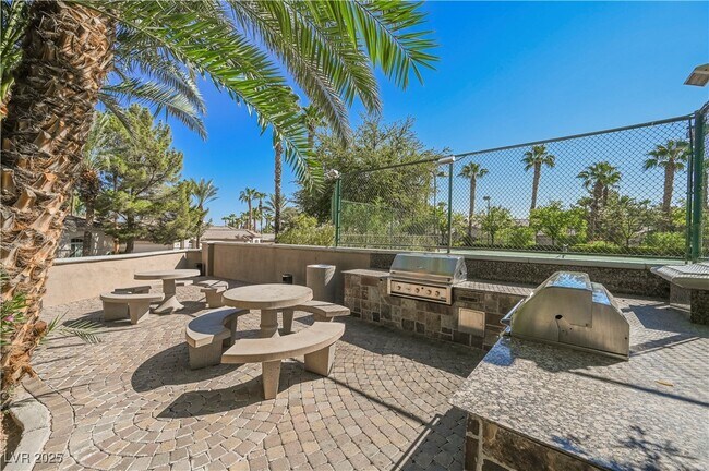 Building Photo - 2050 W Warm Springs Rd