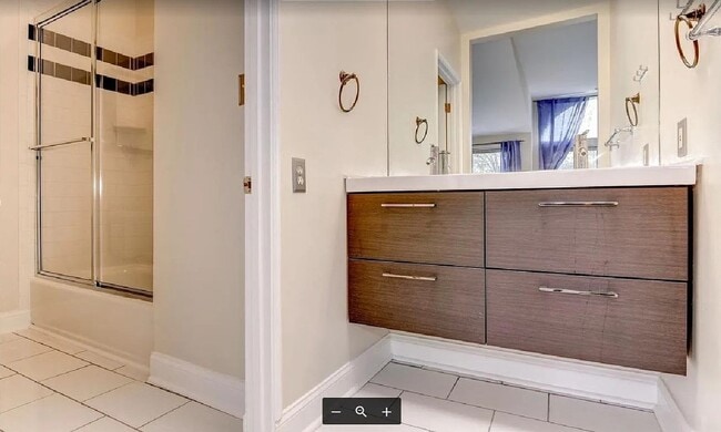 Building Photo - Charming 6-Bedroom Georgetown Rowhouse wit...