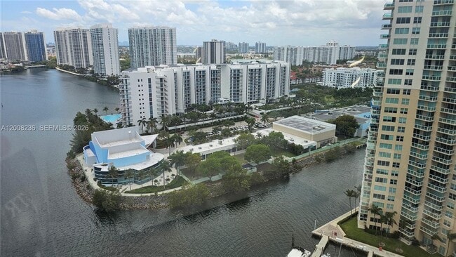 Building Photo - 3370 Hidden Bay Dr