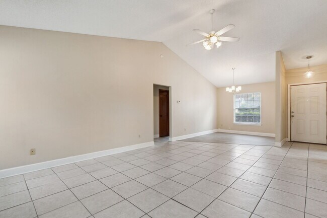 Building Photo - 8471-8473 3 Creeks Blvd