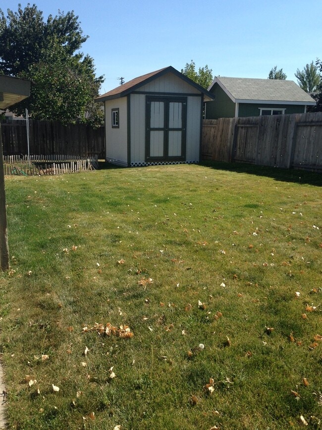 Building Photo - Great Two Bedroom Rancher- Airway Heights