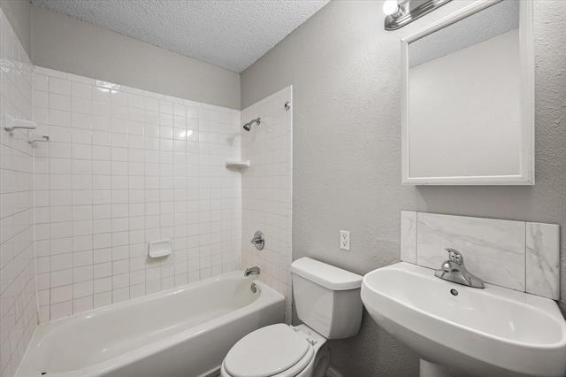 Building Photo - 823 Quail Terrace