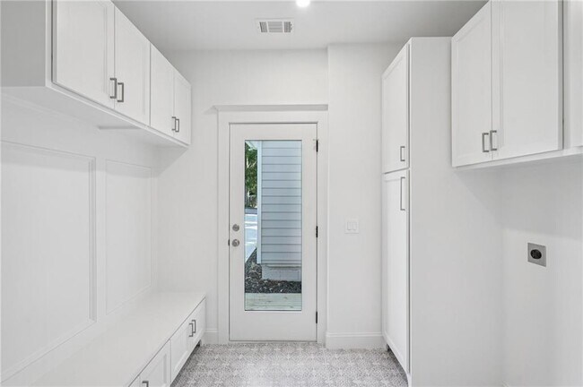 Building Photo - 1036 Dell Ave SE