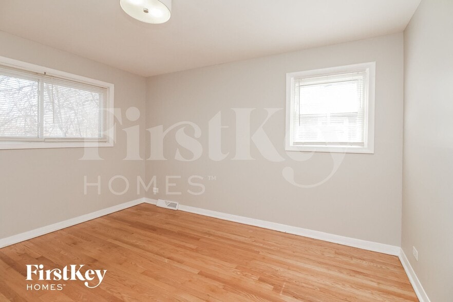 Building Photo - 14621 Dorchester Ave