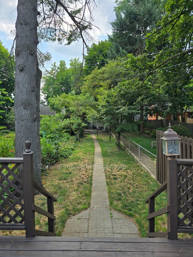 Building Photo - 252 W Pomfret St
