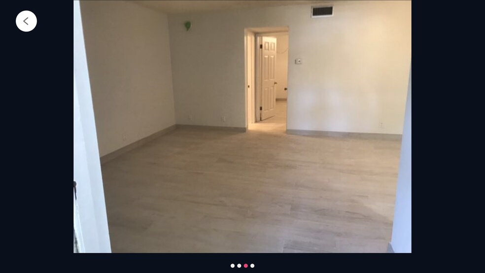 Building Photo - 501 Blue Heron Dr