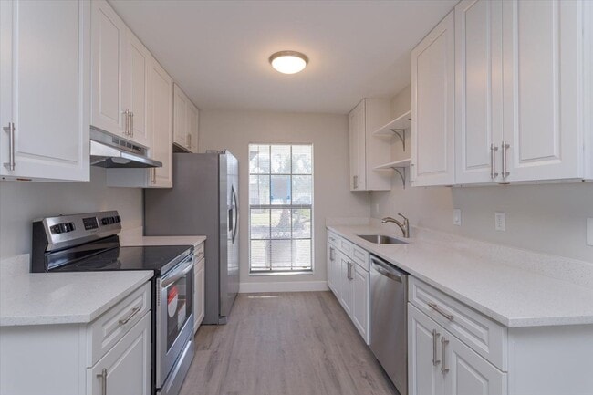 Building Photo - Chic 3-Bed Remodel with Pool in Elite School Zone