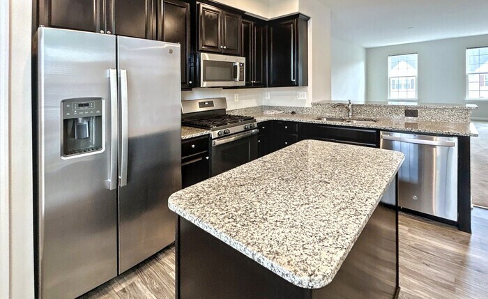 Building Photo - 502 River Crest Way