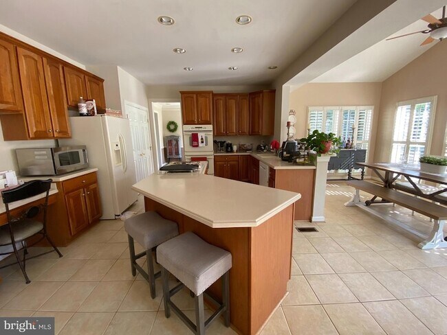 Building Photo - 6 Hollow Creek Cir