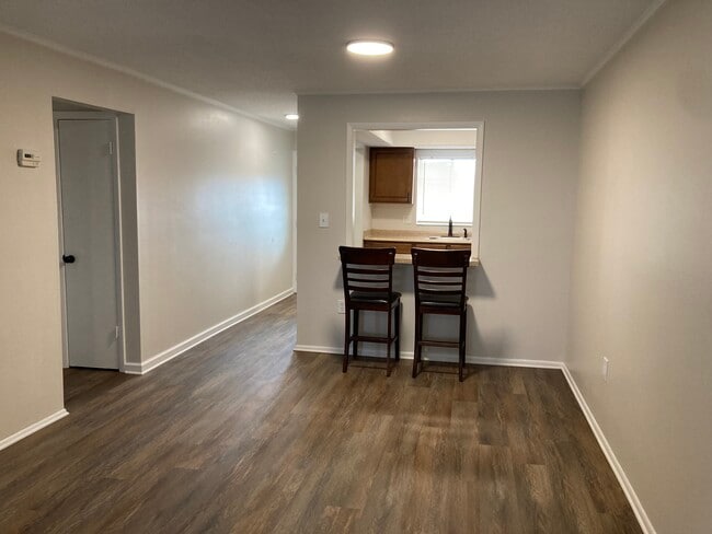 Building Photo - 3774 Lake Bayshore Dr