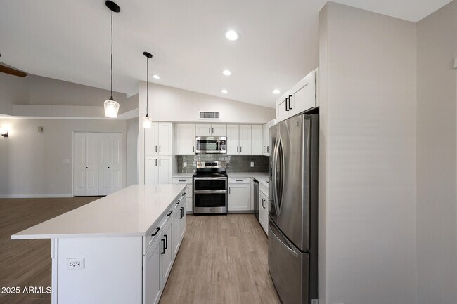 Building Photo - 5616 E Gelding Dr
