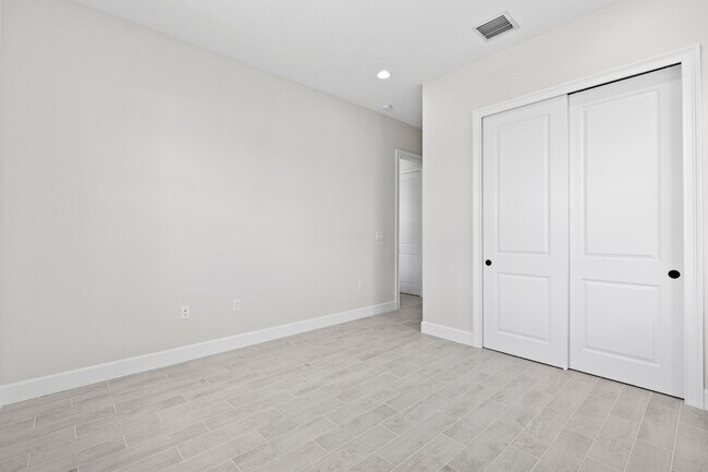 Building Photo - 14976 Woodlot Ct