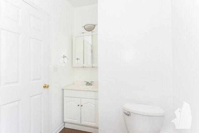 Building Photo - 1 bedroom in Chicago IL 60640