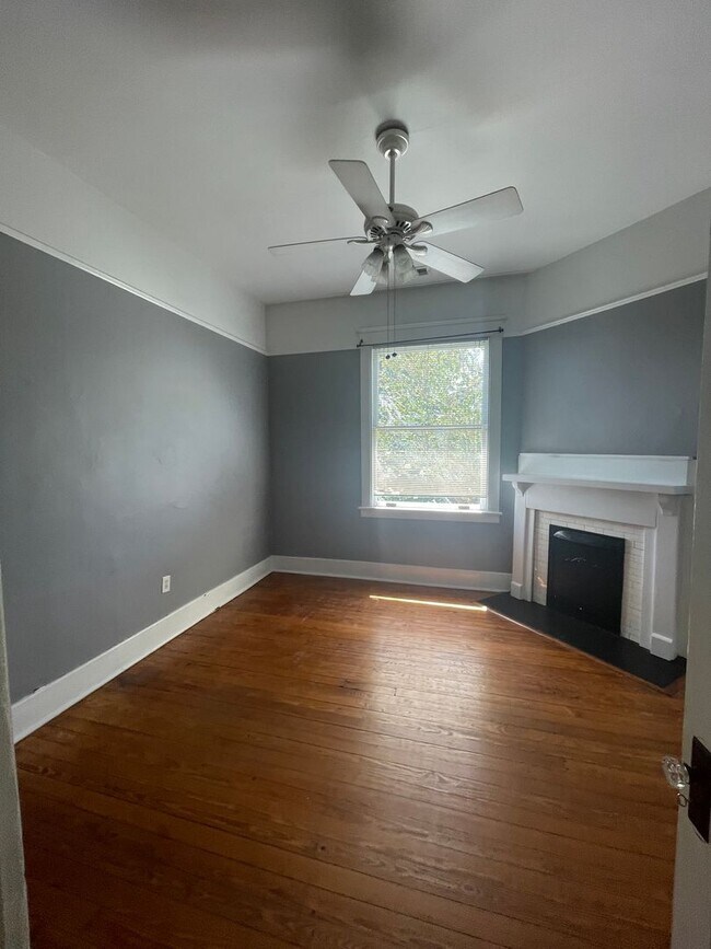 Building Photo - 418 E 40th St