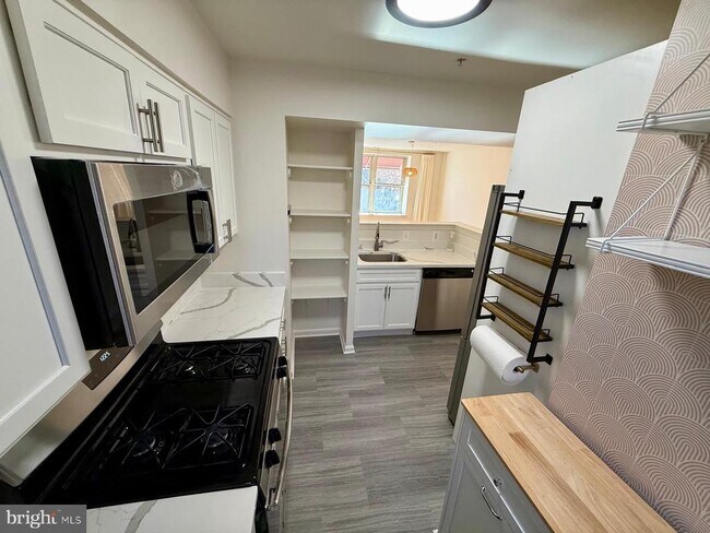 Building Photo - 345 Oakdale Pl NW