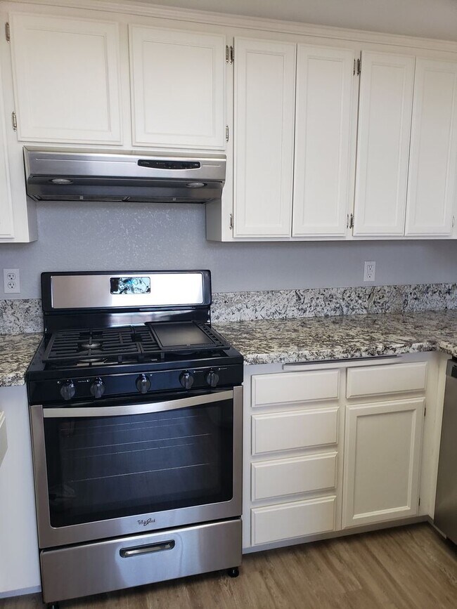 Building Photo - 586 Springer Dr
