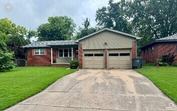 Building Photo - 3 Bed/2 Bath/2 Car Garage