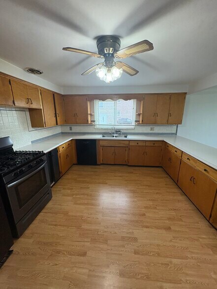 Building Photo - 49 S Youngs Rd