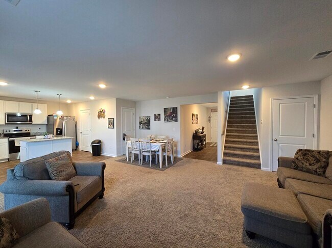 Building Photo - 1762 Camazay Dr