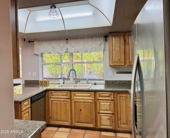 Building Photo - 852 W Nopal Ave