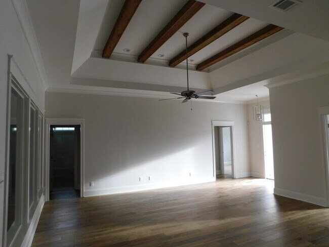 Building Photo - Grove Point Beauty